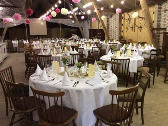 Rölings Hof - Saal Saal beim Bauernhofcafé RölingHall at the Röling farm caféSal på Röling-gårdens caféZaal bij boerderijcafé Röling