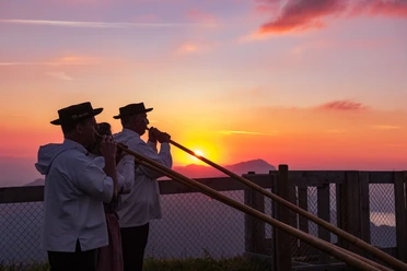 Large Alphornspieler Abendfahrten (1)