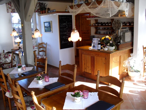 teestube-am-hafen-innen