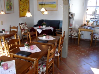 teestube-am-hafen-innen-2