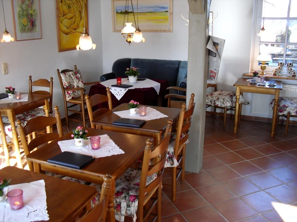 teestube-am-hafen-innen-2