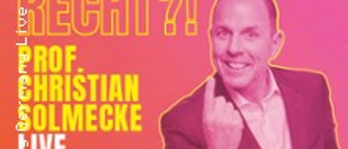 Mann im Anzug vor pink-gelbem Hintergrund mit großem Schriftzug einer Live-Show