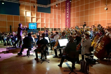 Konzert im MDR Studio - Musik in Leipzig Das MDR-Sinfonieorchester spielt ein Konzert im MDR Studio am Augustusplatz in Leipzig