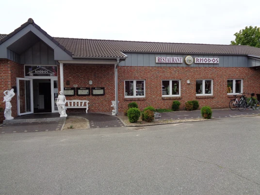 restaurant-rhodos-aussen_touristinformation-flusslandschaft-eider