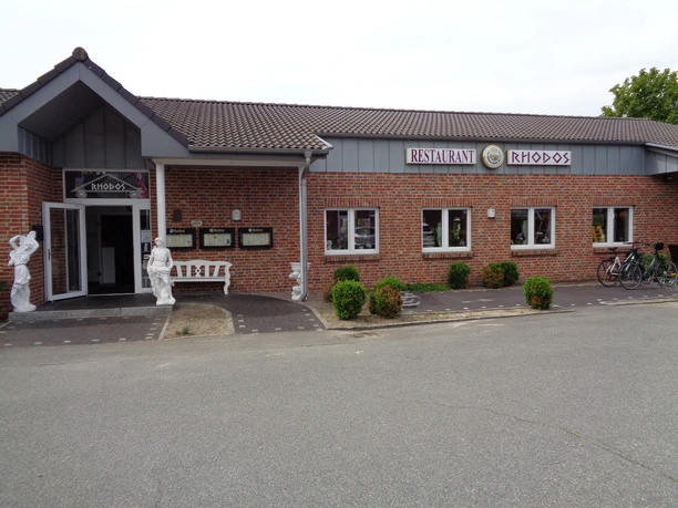 restaurant-rhodos-aussen_touristinformation-flusslandschaft-eider