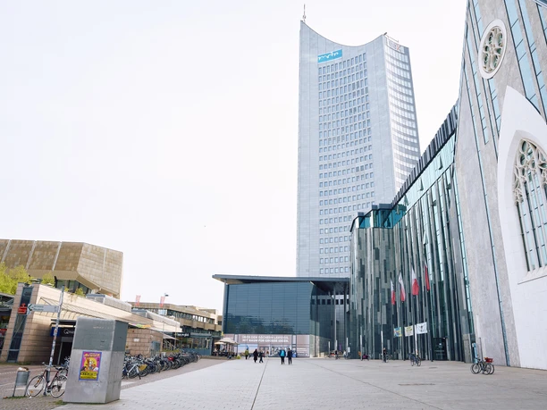 MDR Studio - Musik in Leipzig Blick auf das MDR Studio am Augustusplatz direkt neben dem City-Hochhaus in Leipzig