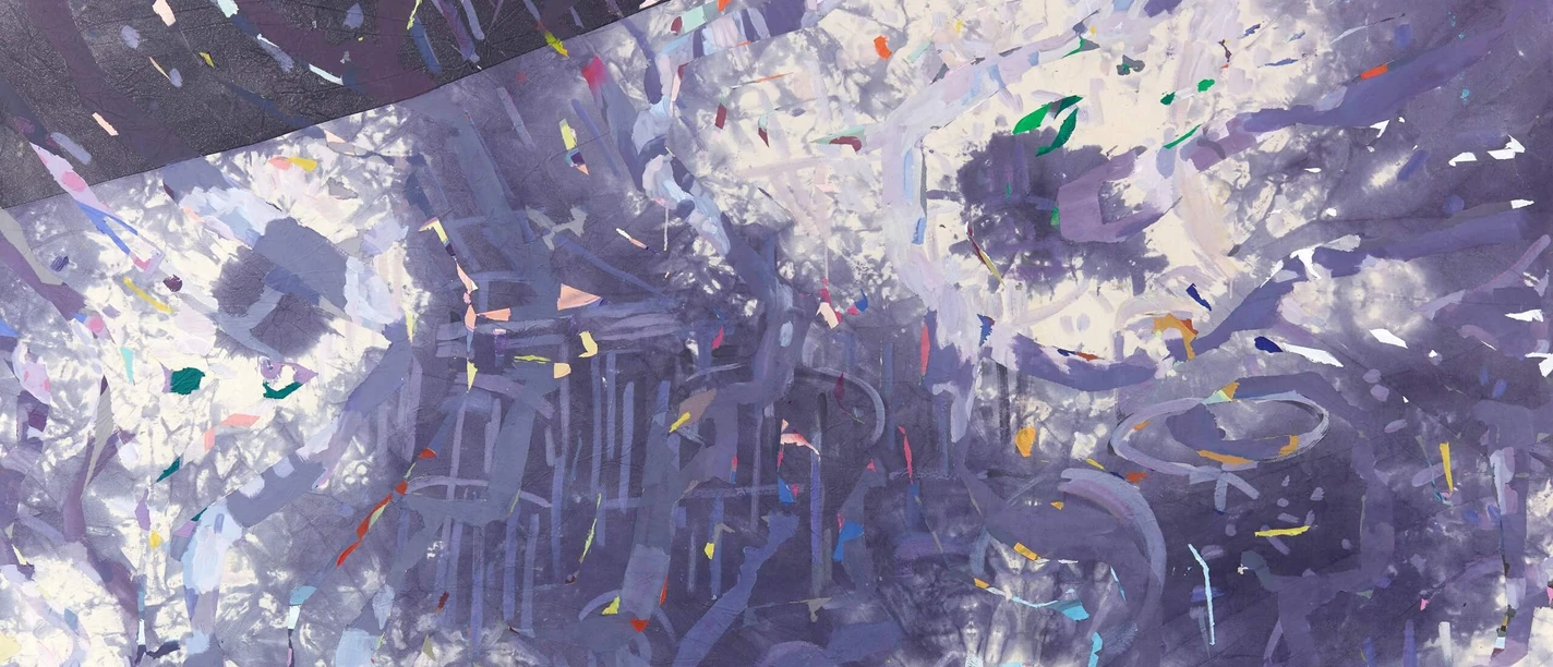 "Cosmic", 170 x 210 cm, Acryl, Spraypaint auf gefärbten und zusammengenähten Jute und Nessel, 2025. Abstraktes violettes Gemälde mit wirbelnden Lichtformen und bunten Fragmenten