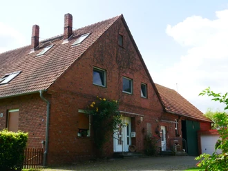 Hauptbild Außenansicht Haus.jpg