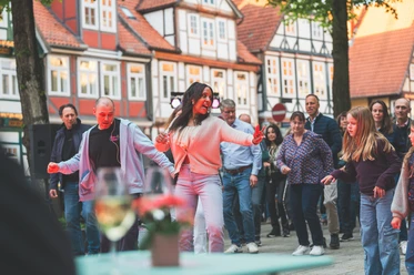 Tanzen auf dem Brandplatz Salsa und Bachata auf dem Brandplatz