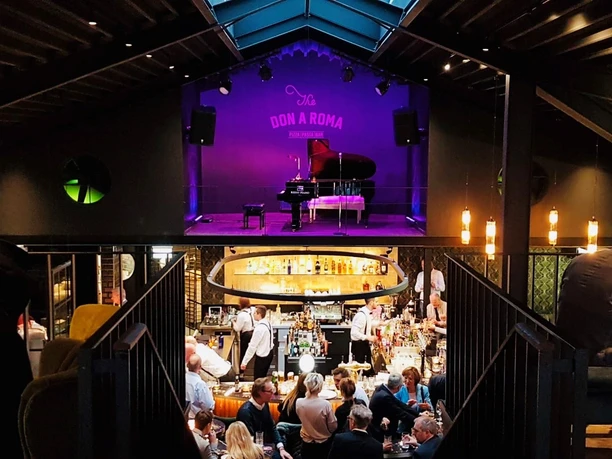 Pizzeria Don a Roma Aurich Galerie mit Bühne Pizzeria Don a Roma Aurich Galerie mit Bühne
