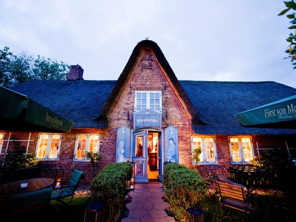 Alte Friesenstube am Abend