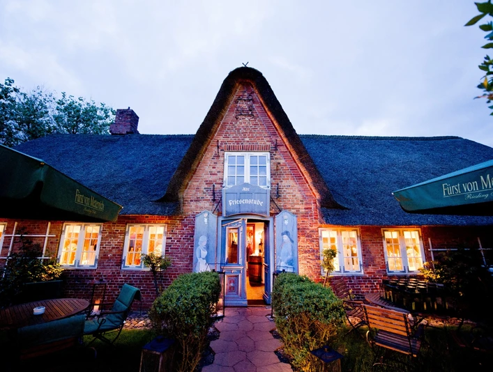 Alte Friesenstube am Abend