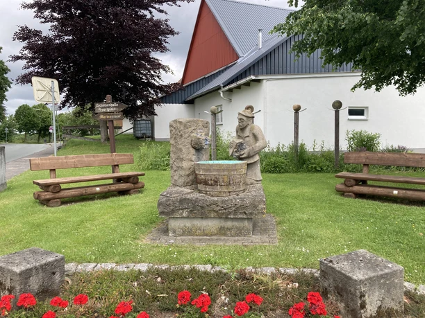 Sculpture "Der Bleiwäscher" | Bad Wünnenberg-Bleiwäsche Skulptur "Der Bleiwäscher"