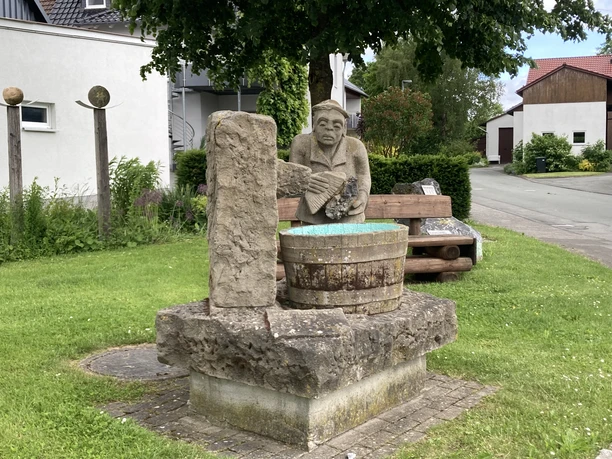 Sculptuur "Der Bleiwäscher" | Bad Wünnenberg-Bleiwäsche Skulptur "Der Bleiwäscher"
