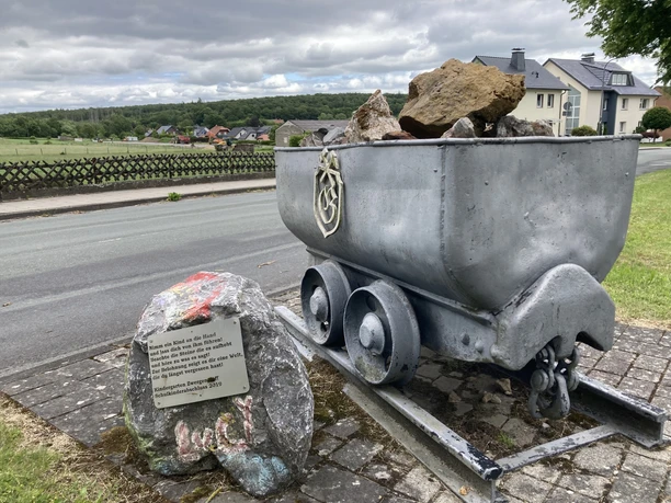 Lore | Bad Wünnenberg-Bleiwäsche Bergwerkslore in Bleiwäsche