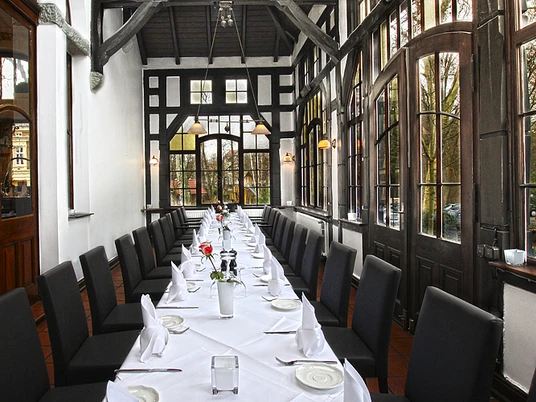 Minden - Böhmerwald Tafel Das Bild zeigt eine gedeckte Tafel im Restaurant.