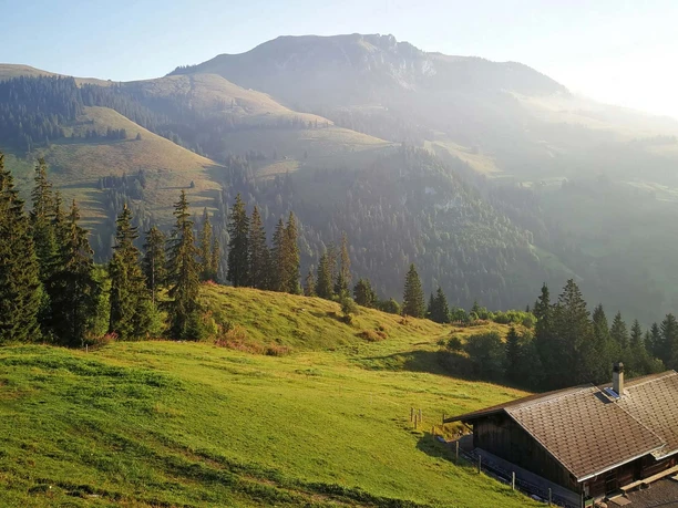sennhuette-menigwald-abendsonne-aussicht
