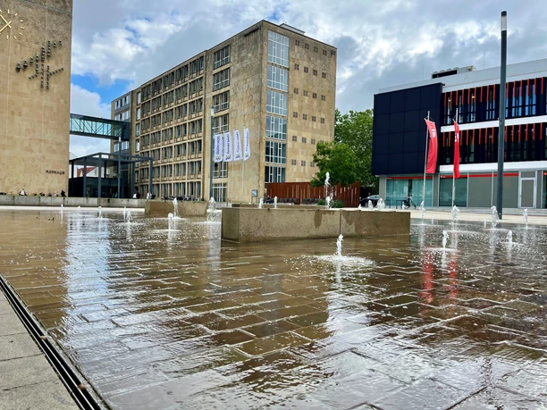 Konrad-Adenauer-Platz Brunnenanlage vor dem Rathaus am Konrad-Adenauer-Platz in Gütersloh