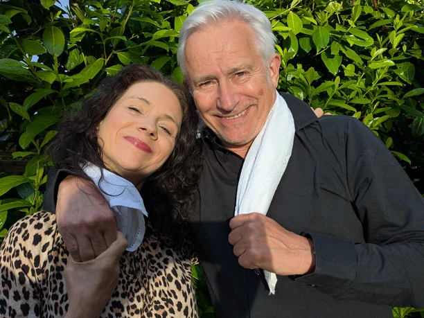 03.07 bis 12.07 - OFFENE ZWEIERBEZIEHUNG, Theater Außenraum - Foto 2 - Isabel Arlt u Gerry Hungbauer - c Melanie Mandt.jpeg