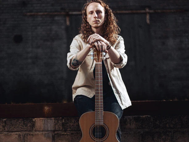 Moe_Gitarre_C_Lukas Schmidt - Duke Guitars.jpg