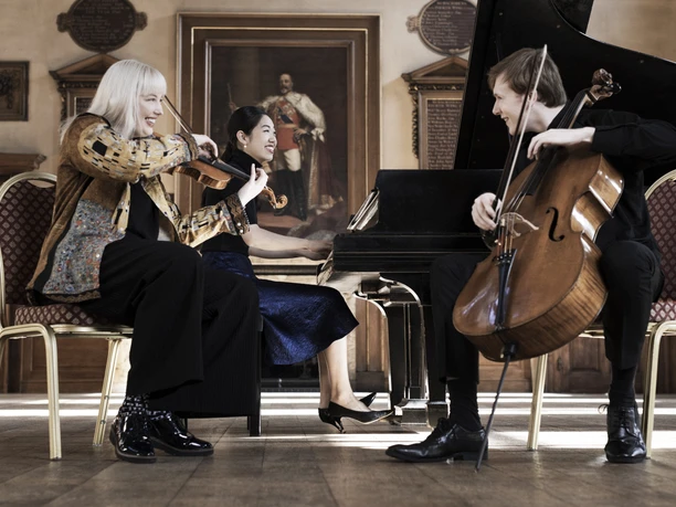 Paddington Trio (Benjamin Ealovega)