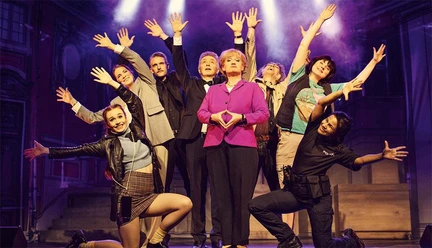 Miss Merkel - Foto © Franziska Strauss Auf dem Bild ist die Theatergruppe abgebildet.