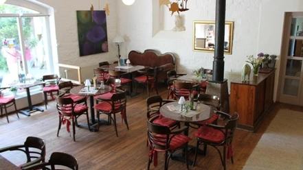 Klosterhof-Brunshausen_-_Bad_Gandersheim_-_Cafe_01.jpg