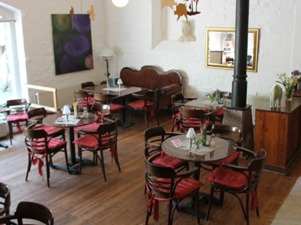 Klosterhof-Brunshausen_-_Bad_Gandersheim_-_Cafe_01.jpg