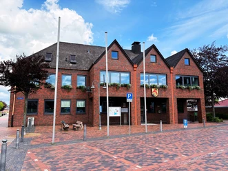 Rathaus Bockhorn Das Rathaus der Gemeinde Bockhorn bei strahlendem Sonnenschein