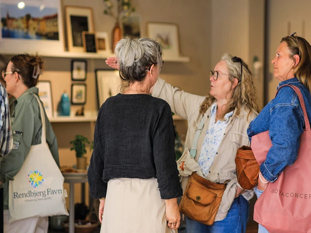 Galleri Blå Dør - gæster i butikken.pict2