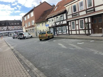 Parkplatz Hennebergstraße_StadtBadGandersheim.jpg
