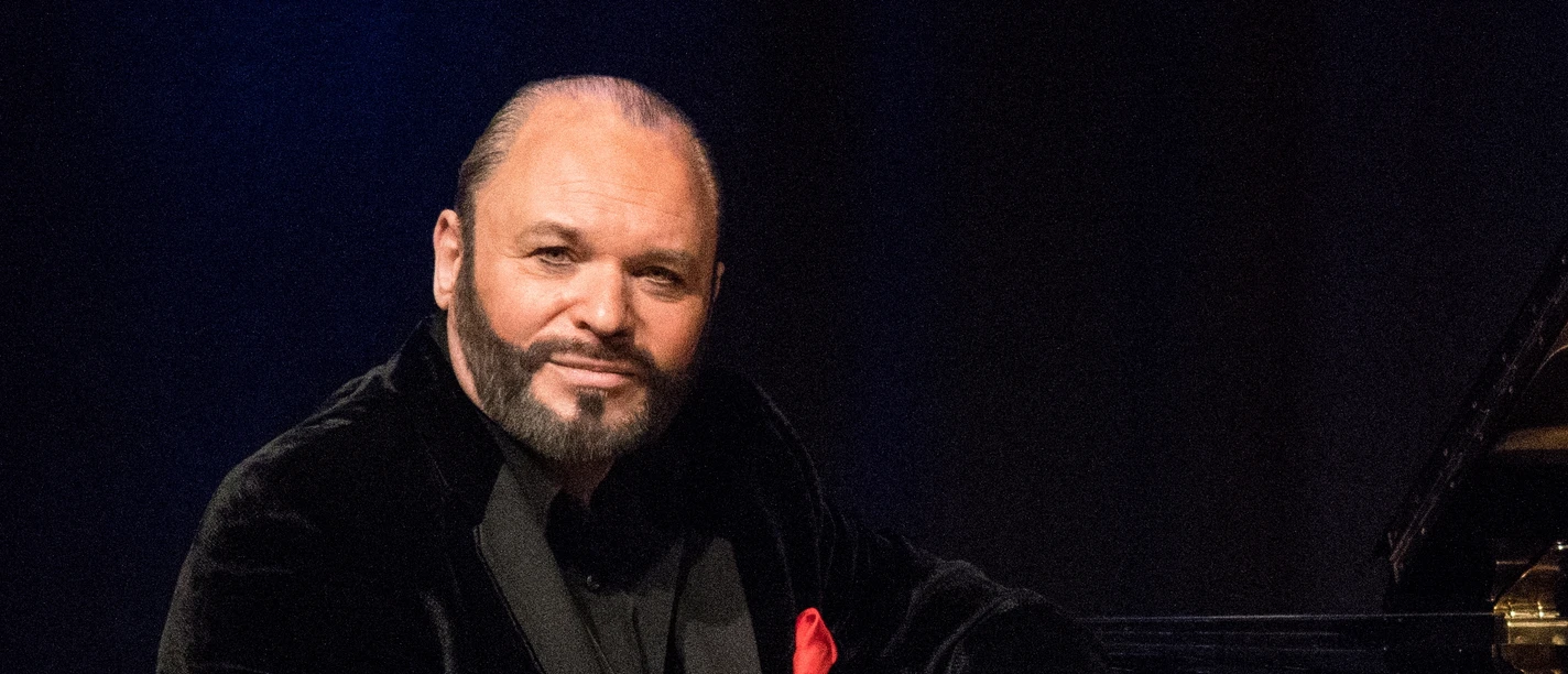 Marc Masconi Flügel - Am Flügel.jpg