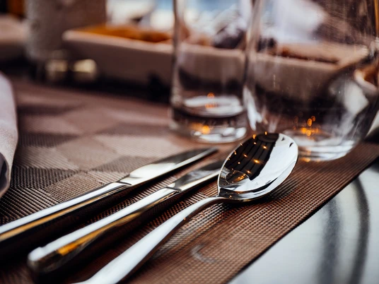 gedeckter-tisch-besteck