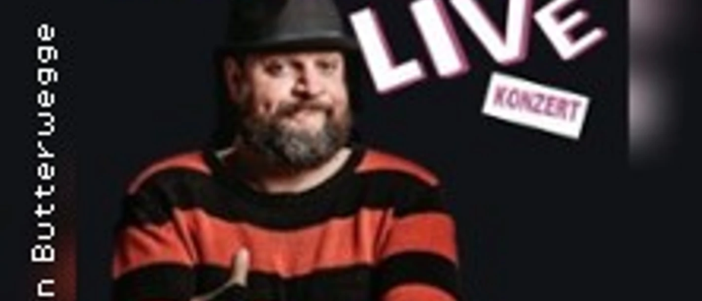 Mann mit Bart im rot-schwarzen Pullover vor dunklem Hintergrund mit Live-Konzert-Schrift