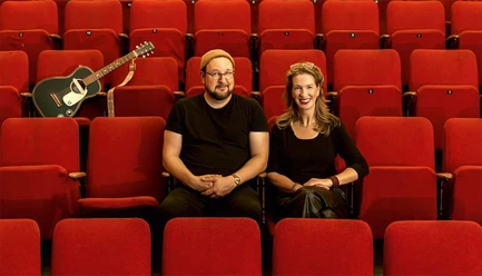 Mindener Stichling - Foto © Jonas Samson Auf dem Bild ist das Künstler Duo abgebildet.