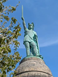 Hermannsdenkmal 1 (LVL).jpg