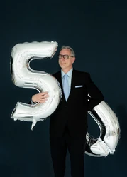 Hans Gerzlich Pressefoto Ich hatte mich jünger in Erinnerung Luftballon © haraldhoffmann.com.jpg