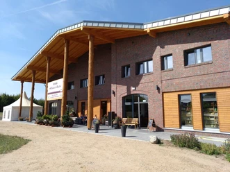 Hoefeladen_Aussenansicht_Hamfelder Hof.jpg