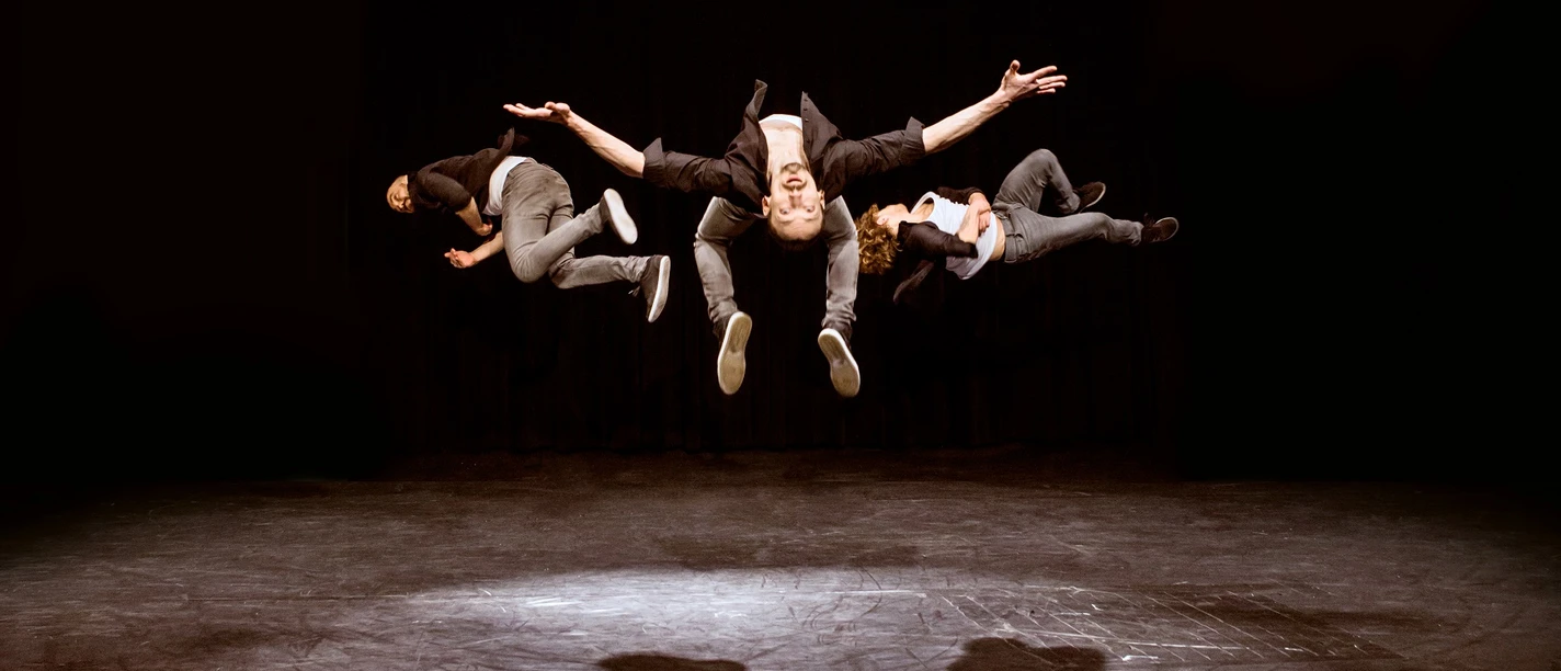 2026-08-27 Straßentheater 1 Tridiculous@Rostyslav Hubaydulin.jpg