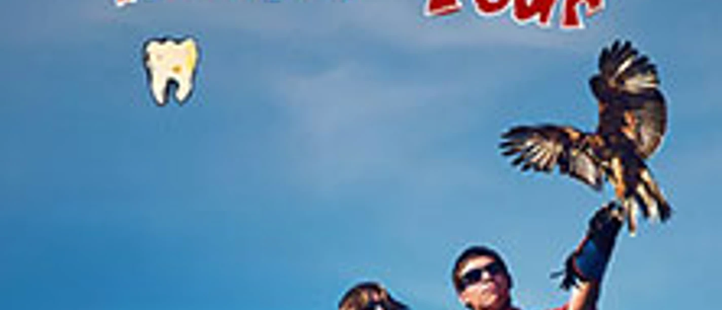 Cover zur Hound World Tour von Hey, Nothing mit zwei Personen, Vogel und blauem Himmel