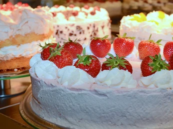 Eichenhof-Café - Unser Tortenbuffet Eichenhof-Café - Unser TortenbuffetEichenhof-Café - Our cake buffetEichenhof-Café - Vores kagebuffetEichenhof-Café - Ons taartenbuffet