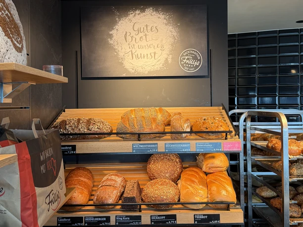 Baeckerei-Fröllje-Brot.jpeg
