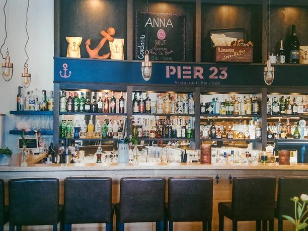 Restaurant Pier 23 Das Bild zeigt die Bar vom Restaurant Pier 23