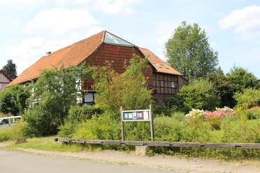 Haus Petzolf mit Ausstellungsräumen Heckenbekc.JPG