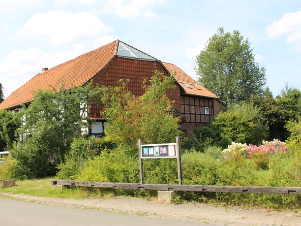 Haus Petzolf mit Ausstellungsräumen Heckenbekc.JPG