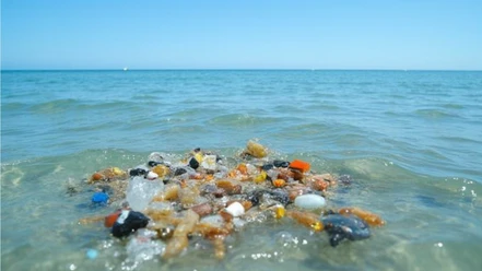kinderuni plastik.jpg kinderuni juist plastik