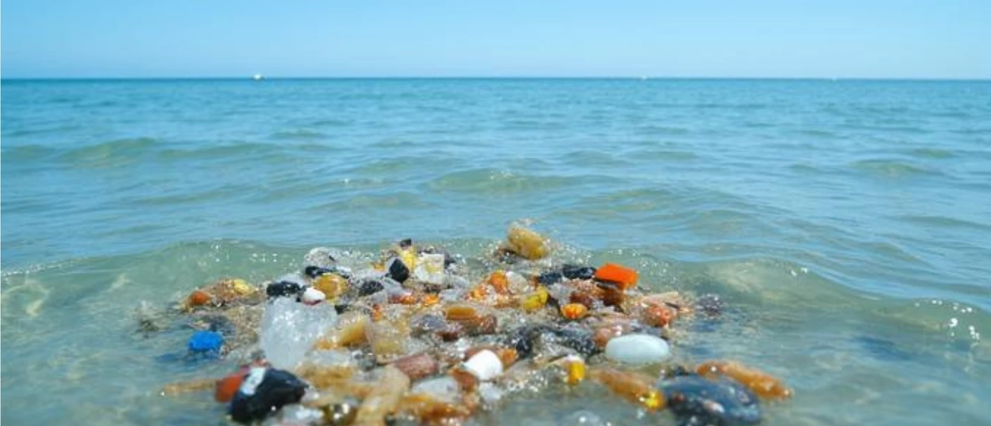 kinderuni plastik.jpg kinderuni juist plastik