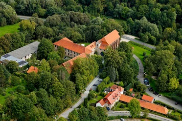 Brunshausen_Kloster_Vogelperspektive5_Sommer© Stadt Bad Gandersheim Hötzel.jpg