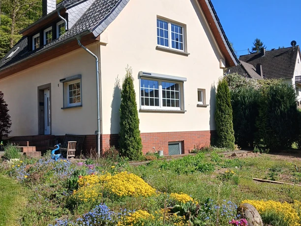 Haus mit Gartenansicht