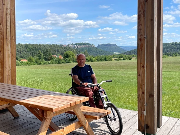 Vom Hauptgebäude kann man bis zur Festung Königstein und zum Lilienstein schauen